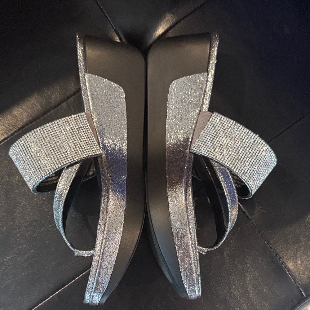 Kenneth Cole Reaction Glittery Silver Sandals - Picture 2 of 4